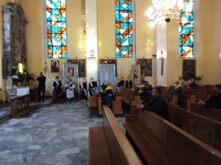 Gdyby poczet sztandarowy dołączył się do pielgrzymki, byłaby to znacząca ilość…